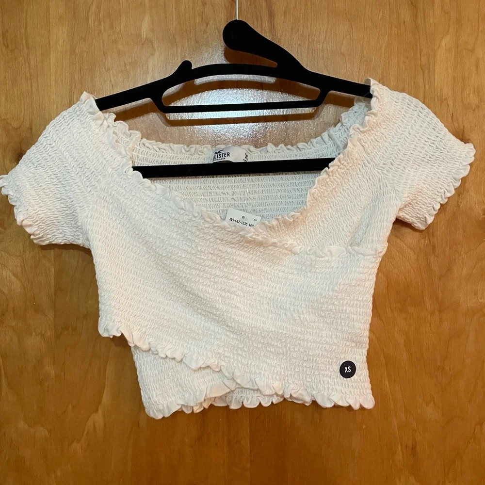 NWT Hollister Smocked Wrap Off-The-Shoulder Crop Top White XS - Picture 2 of 7